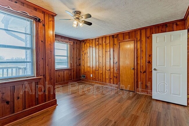 Building Photo - 496 Langley Rd