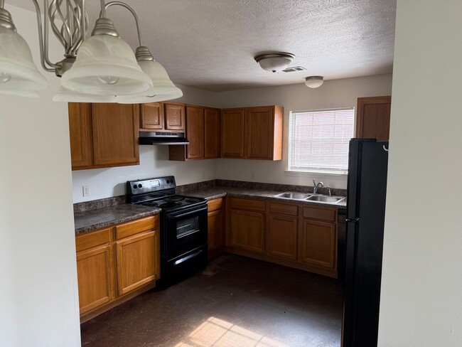 Building Photo - 2 Bed 2 Bath Duplex