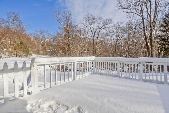 Building Photo - Private 3-Bedroom Single-Family Rental on 10+ Acres - Available for June 1st!