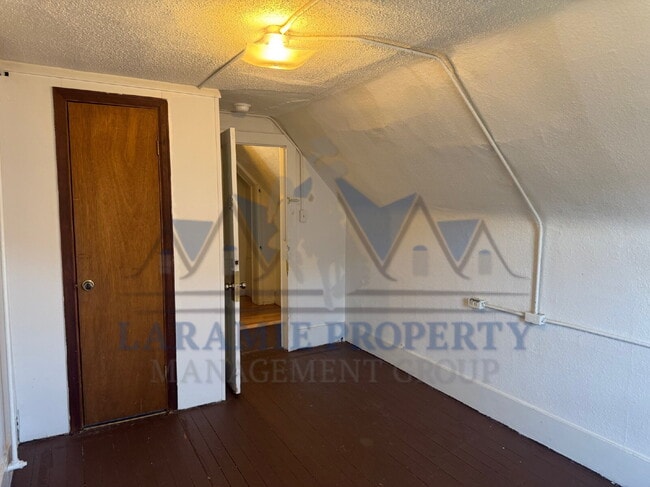 Building Photo - 2 bedroom + Office upstairs