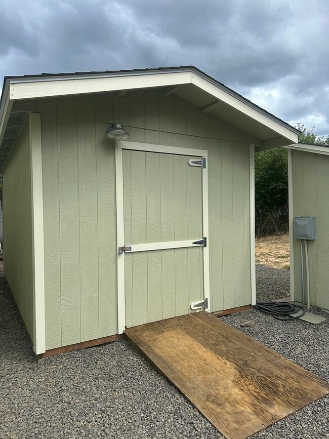 Building Photo - 3 bedroom 2 bathroom house in Dexter!