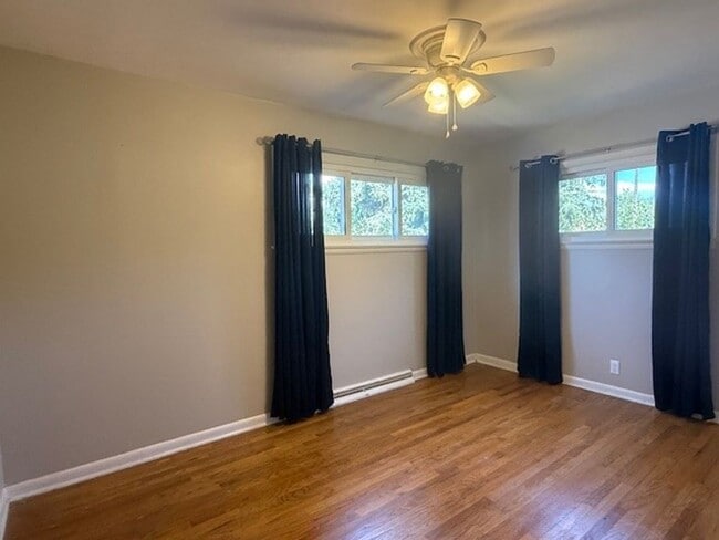 Building Photo - House For Lease