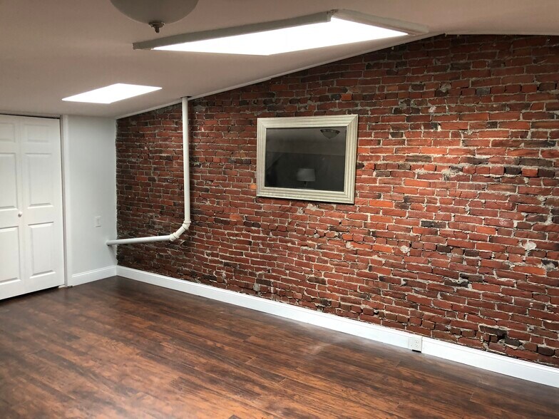 Building Photo - 1127 S 48th St