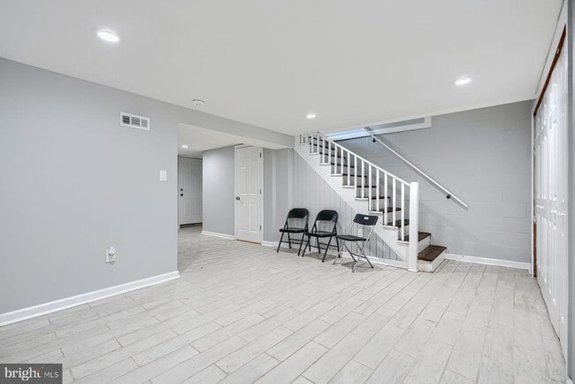 Building Photo - 631 Charraway Rd