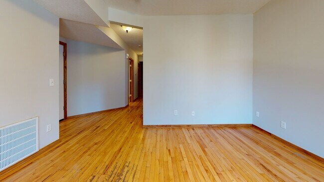 Building Photo - 516 12th Ave SE