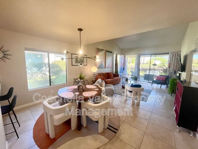 Building Photo - 1310 Campeon Cir