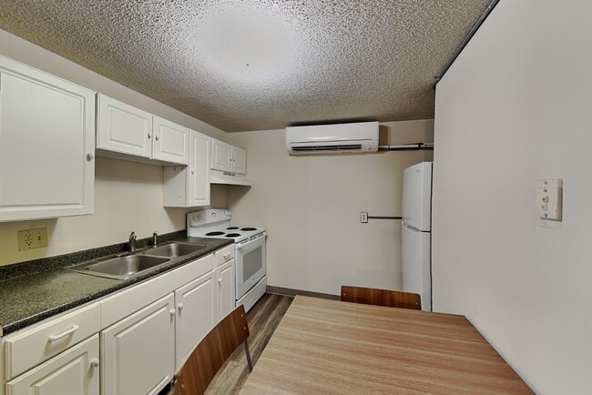 Building Photo - 207 Stanton Ave