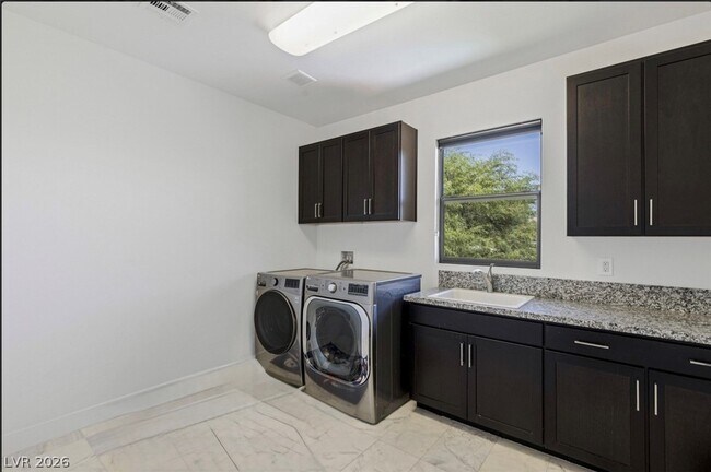 Building Photo - 47 Pristine Glen St