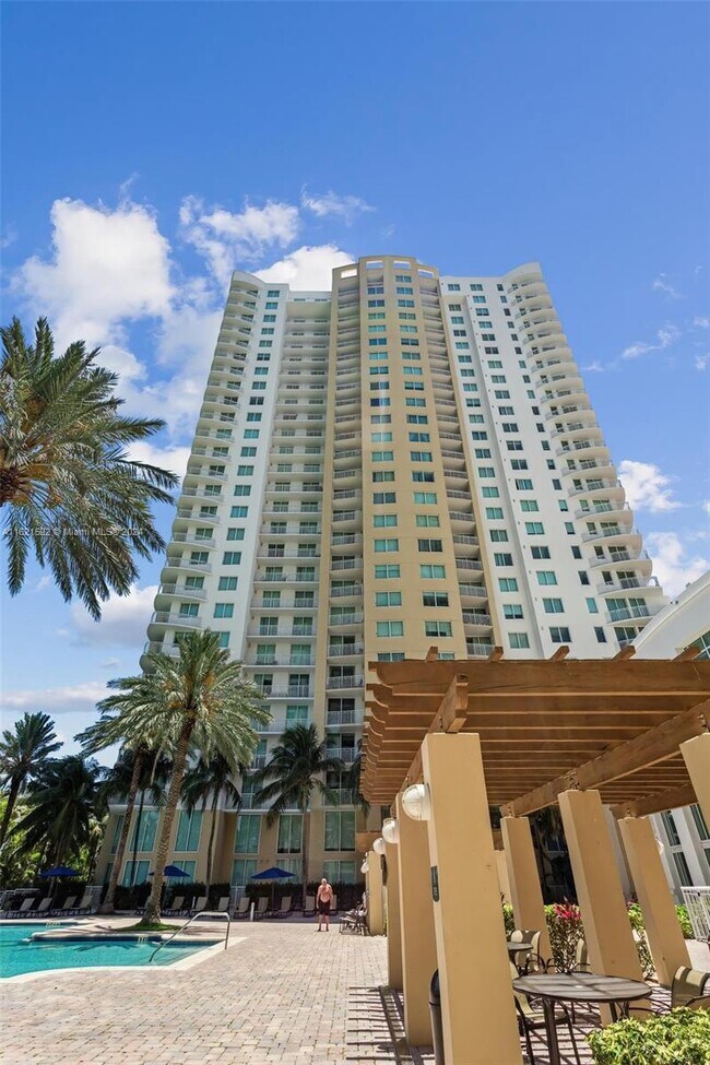 Building Photo - 1745 E Hallandale Beach Blvd