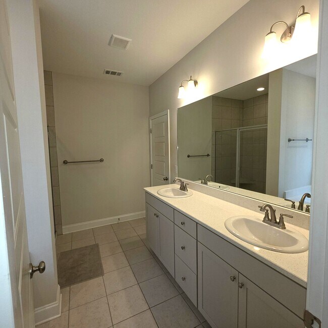 Building Photo - 8824 Sullivans Dr