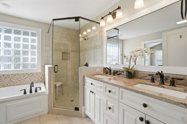 Building Photo - Historic Wesley Heights Home | Walkable to Uptown | 2 Primary Suites