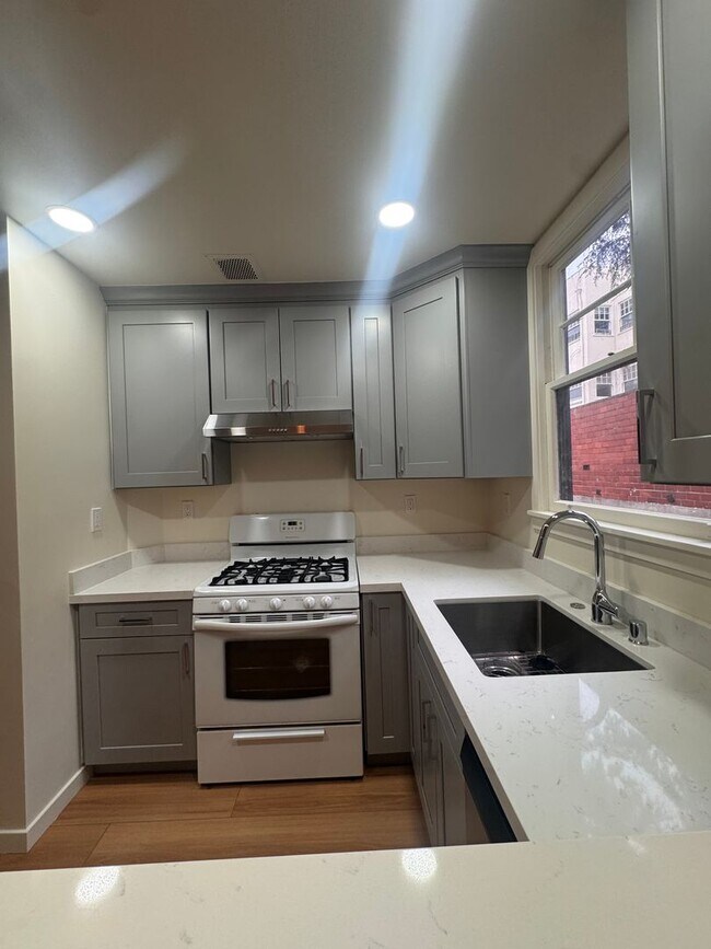 Building Photo - 31 Excelsior Ct