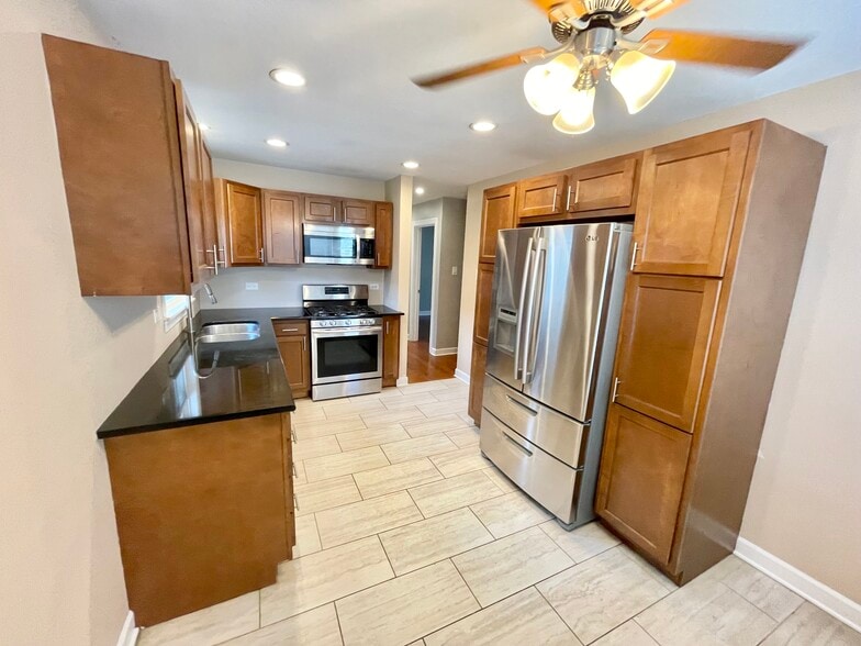 Building Photo - 5755 S Meade Ave