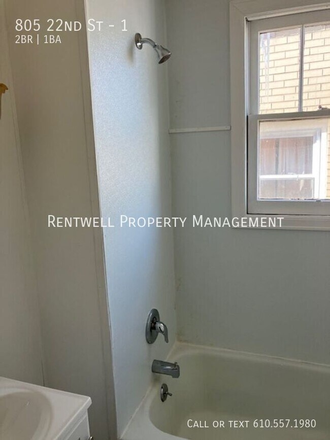 Building Photo - 805 22nd St