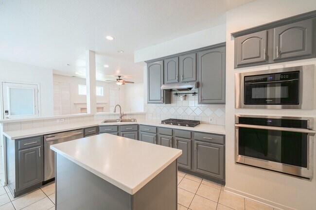 Building Photo - 11606 Canyon Woods Dr