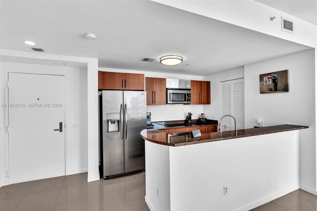 Building Photo - 300 S Biscayne Blvd