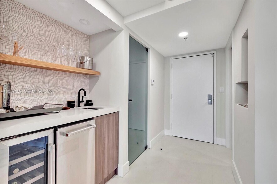 Building Photo - 1627 Brickell Ave
