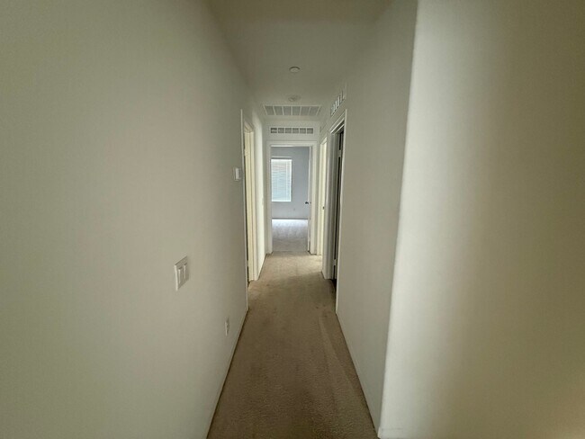 Building Photo - Beautiful Three Bedroom Two and a Half Bathroom Home in Murrieta!