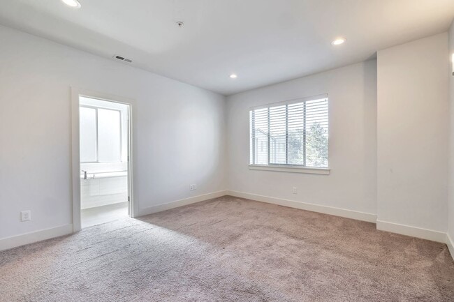 Building Photo - 309 S 47th St