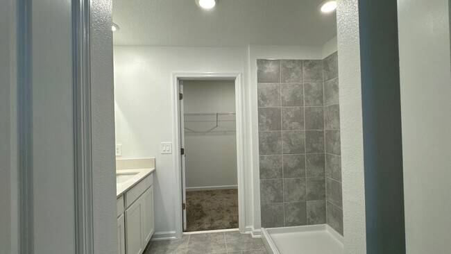 Building Photo - 3430 Howell Dr