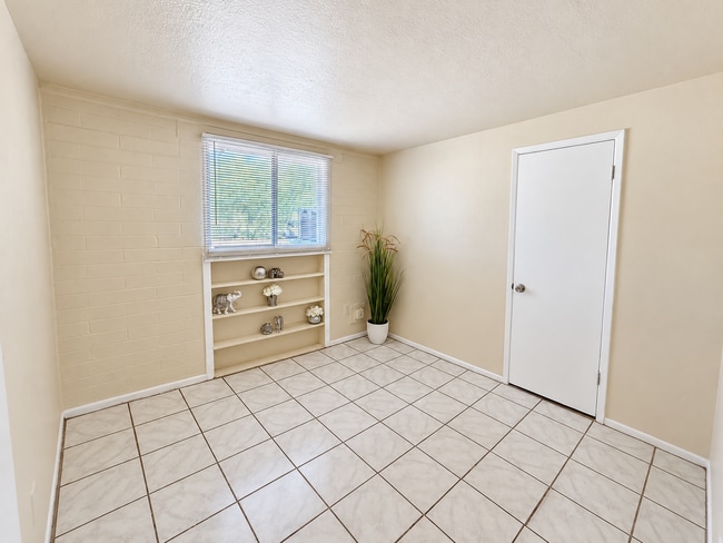 Building Photo - 3841 N 63rd Dr