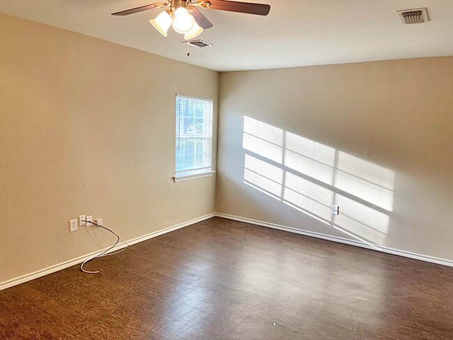 Building Photo - Great 4 Bdrm 2 Bath Home for Lease in Gainesville, Tx