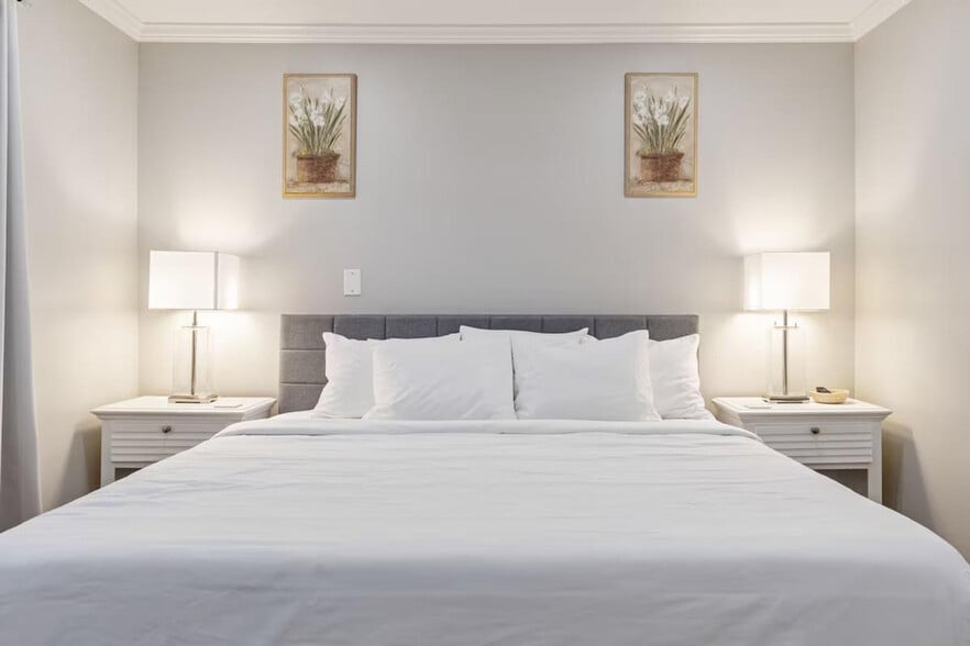 Building Photo - 6 Oriole Dr