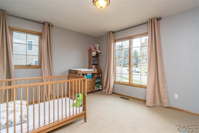 Building Photo - 4404 S Yellowstone Ln