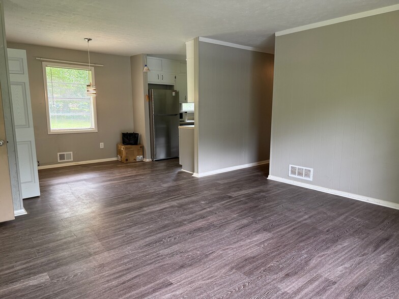 Building Photo - 2413 Sherwood Place