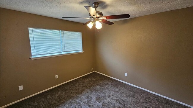 Building Photo - 11226 Beauvoir Dr