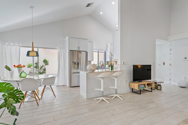 Building Photo - 125 Harbourside Cir