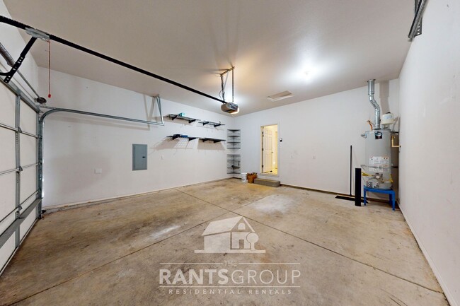 Building Photo - Beautifully renovated 3/2.5 home in the Ed...