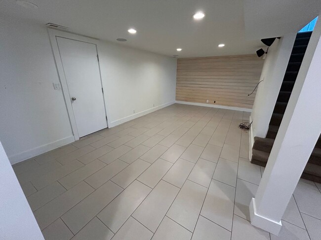 Building Photo - 87 W 800 N