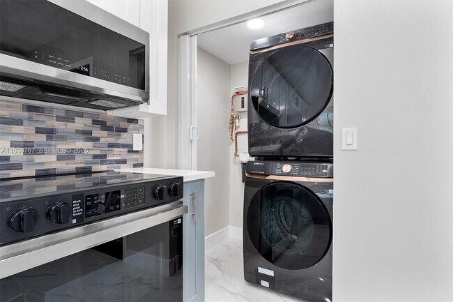 Building Photo - 1815 N 27th Ave