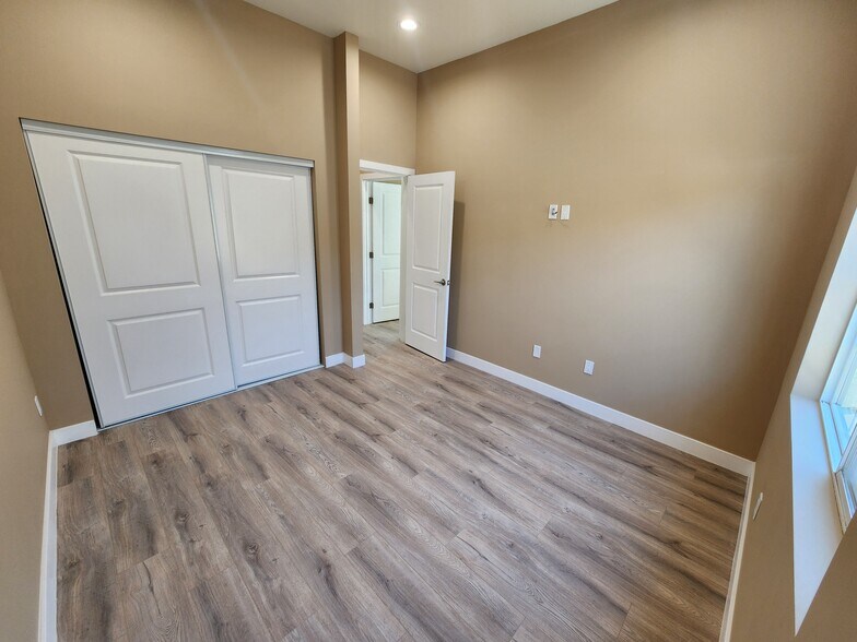 Building Photo - 10926 Olinda St