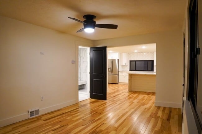 Building Photo - Luxury 2 bed 2 bath, amazing Southside loc...