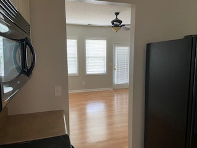 Building Photo - 3 Bedroom 2.5 Home in NE Columbia MOVE IN BY 1/31/26 RECEIVE $300 OFF FIRST MONTH'S RENT!!!!!!