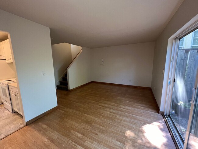 Building Photo - 3033 NE 12th Ave