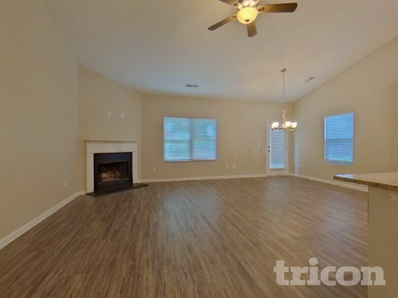 Building Photo - 216 Stone Creek Ct