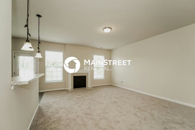 Building Photo - 5 Bedroom Pet-Friendly Home in Charlotte, NC with Main Street Renewal