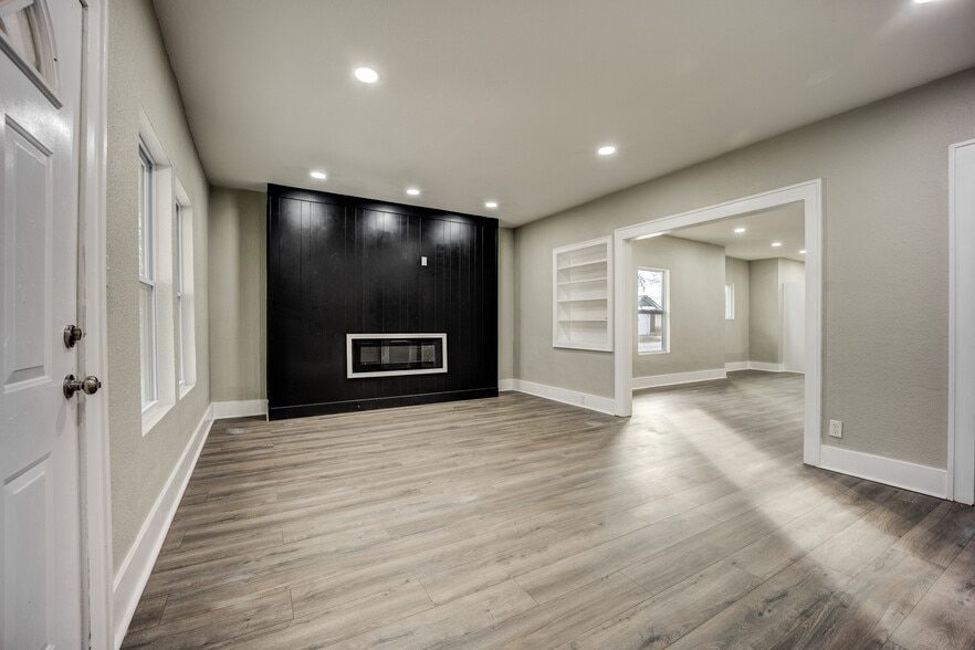 Building Photo - 922 S 23rd St