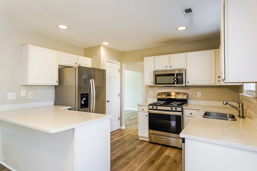 Building Photo - 4920 Alenja Ln