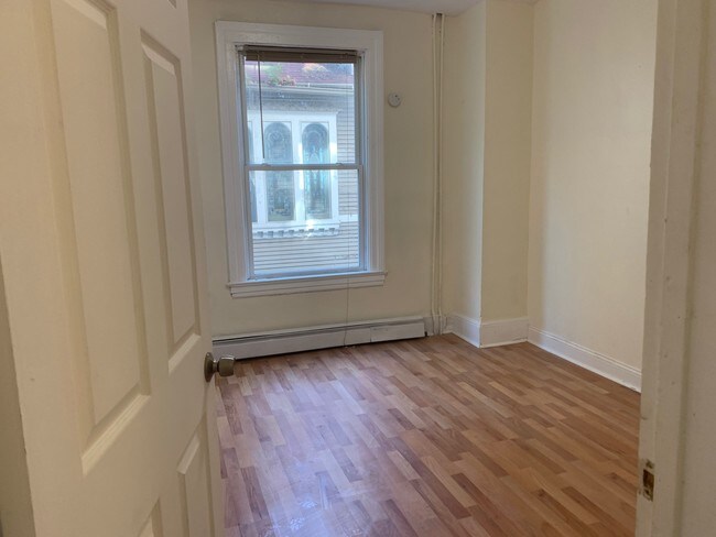 Building Photo - 134 Chestnut Ave