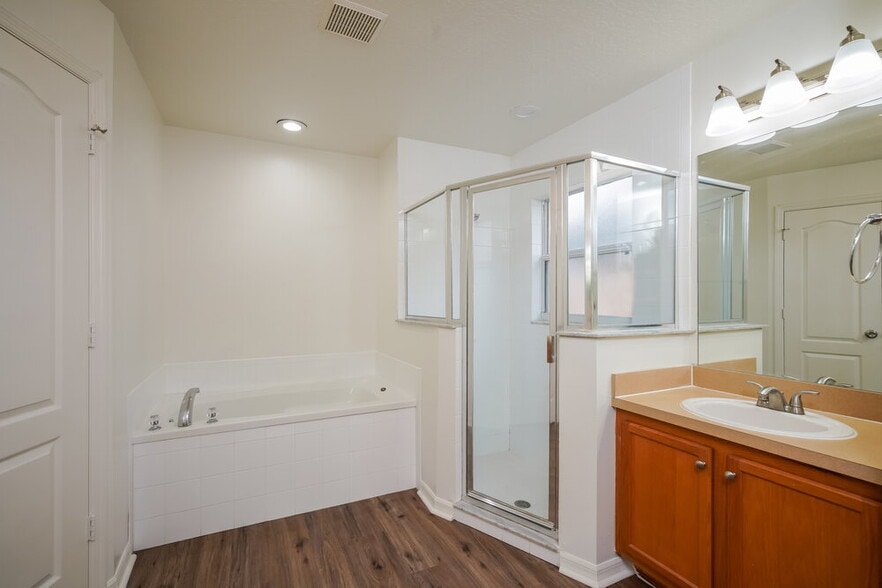 Building Photo - 402 S Dixie Dr