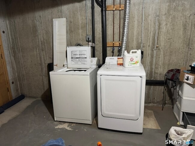 Building Photo - 1 Holly Ln