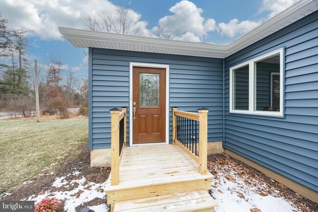 Building Photo - 5816 Upper Ridge Rd