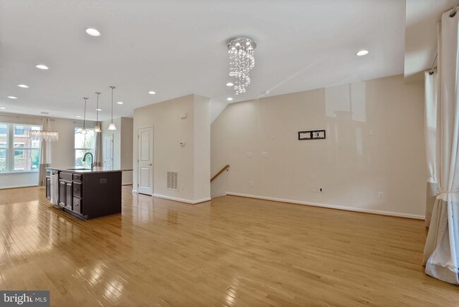 Building Photo - 43393 Charitable St