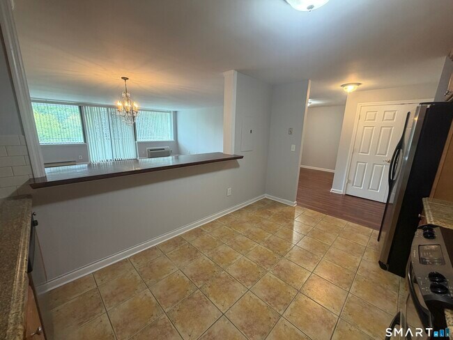 Building Photo - 1460 Elm St