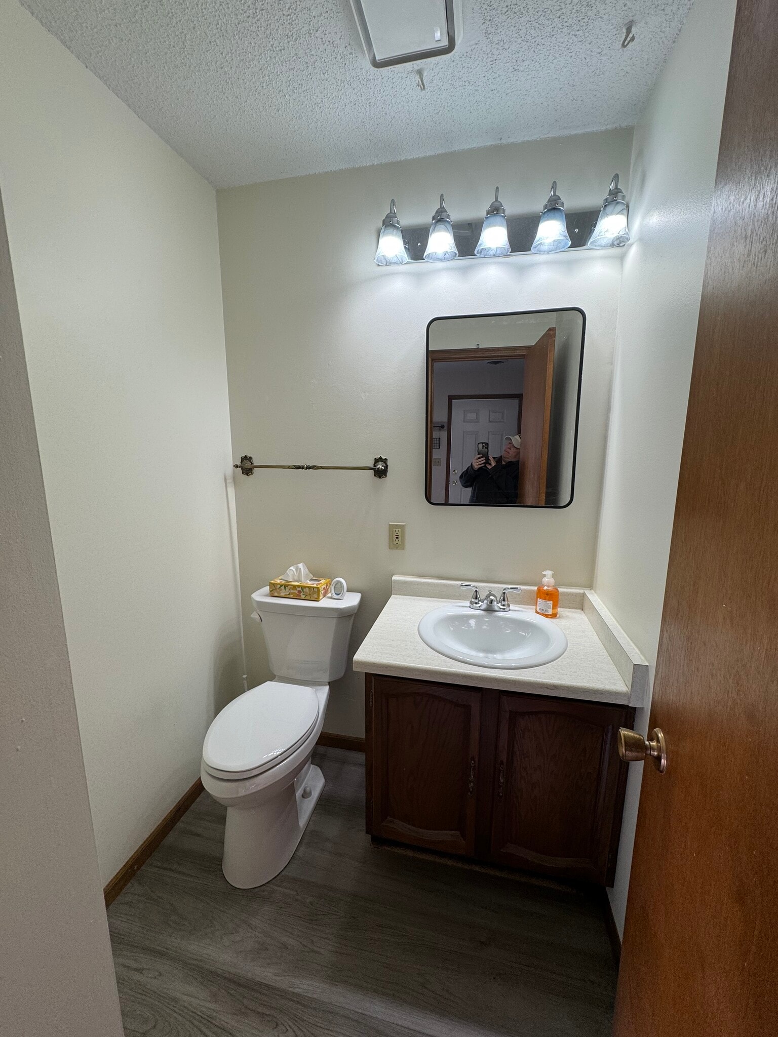 Main lvl bathroom - 287 Orrin St
