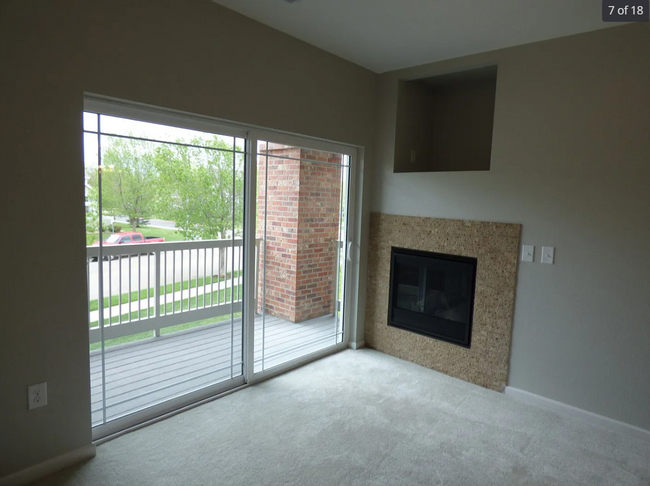Building Photo - Clean and quaint condo in Longmont - avail...